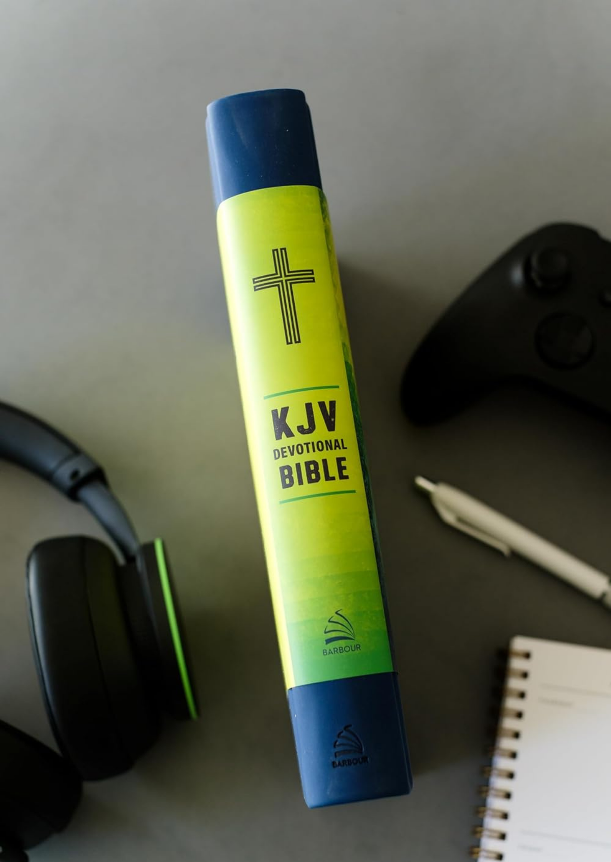 Daily Wisdom for Teen Guys KJV Devotional Bible (Blue)