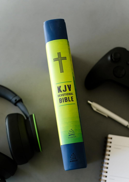 Daily Wisdom for Teen Guys KJV Devotional Bible (Blue)
