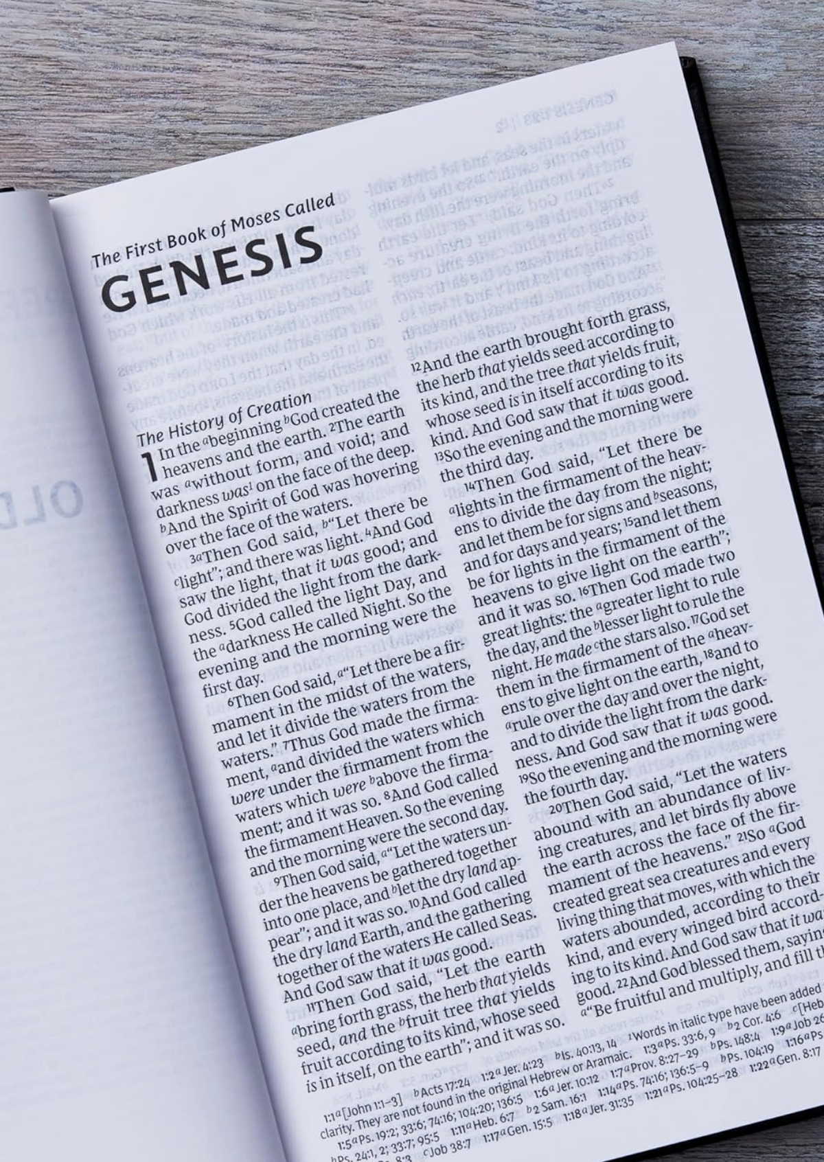 NKJV Personal Size Large Print Reference Bible (Black)